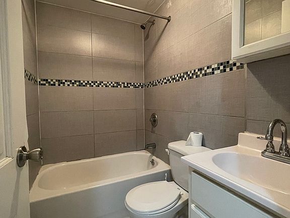 5th image of 642 Hancock St #2E