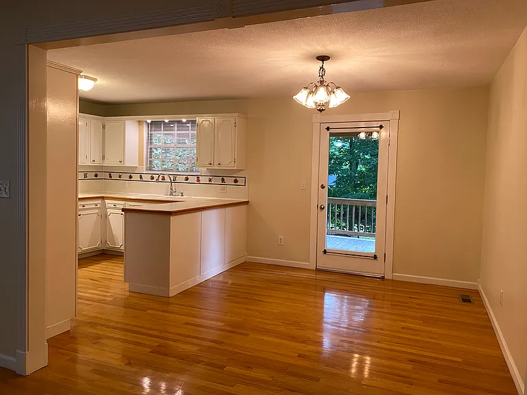 923 Greenhill Dr — Photo 5