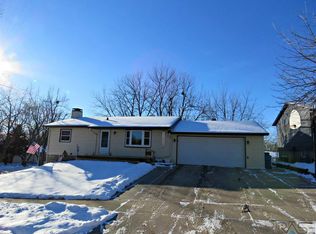 1913 S Shellynn Dr, Sioux Falls, SD 57103