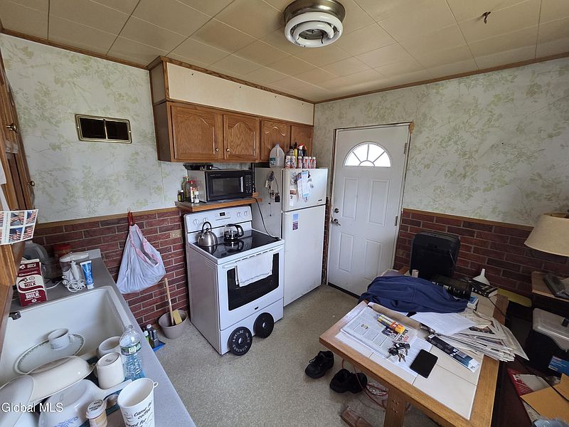 3rd image of 3337 Alice Street