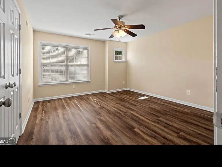3323 Castleberry Village Cir — Photo 15