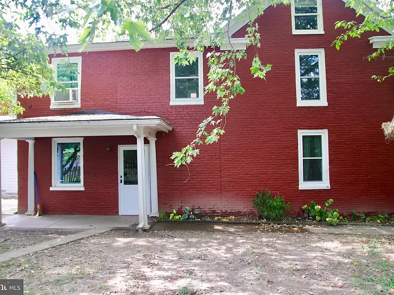 1503 W Washington St — Photo 5