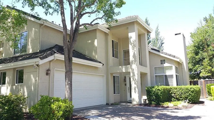 6215 Lakeview Cir photo 1
