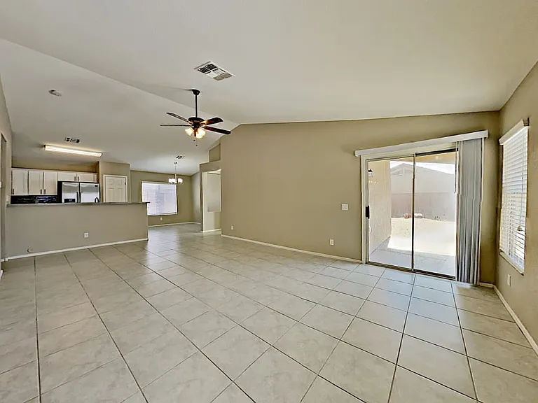 8007 W Deanna Dr — Photo 3