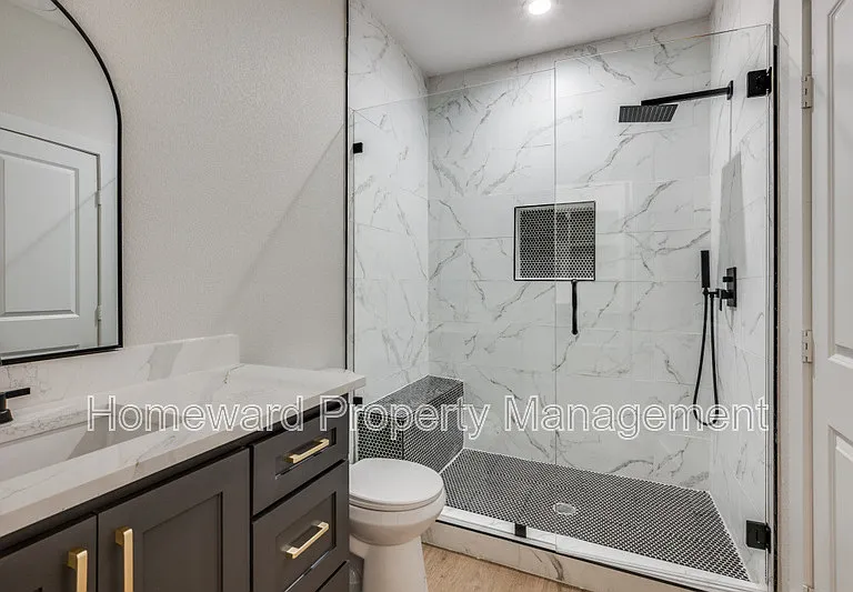 835 Stamps Ave — Photo 10