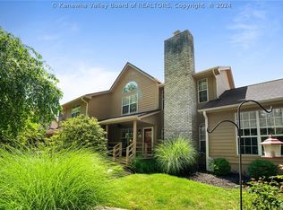 403 Oakbridge Dr, Hurricane, WV 25526