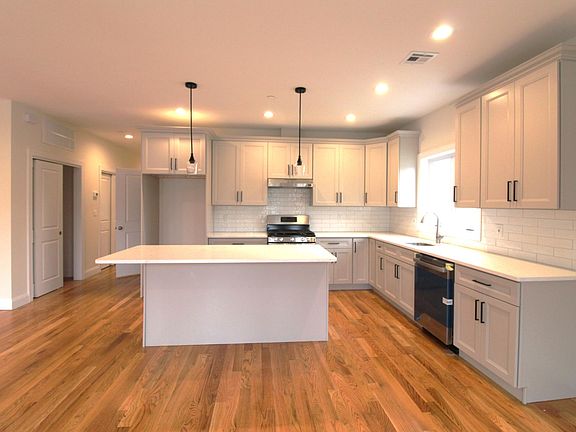 2nd image of 432 Thornycroft Ave #1