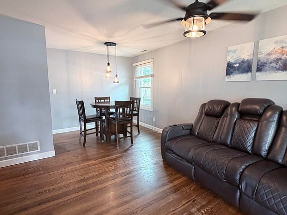 3rd image of 25264 Wiseman St