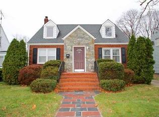 24 Oakwood Pl, North Brunswick, NJ 08902