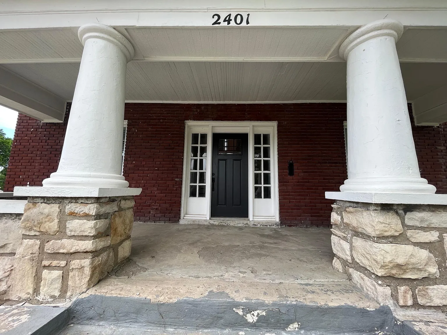4 bed, 2.5 bath, 2068 sqft, $2,500 — Photo 3