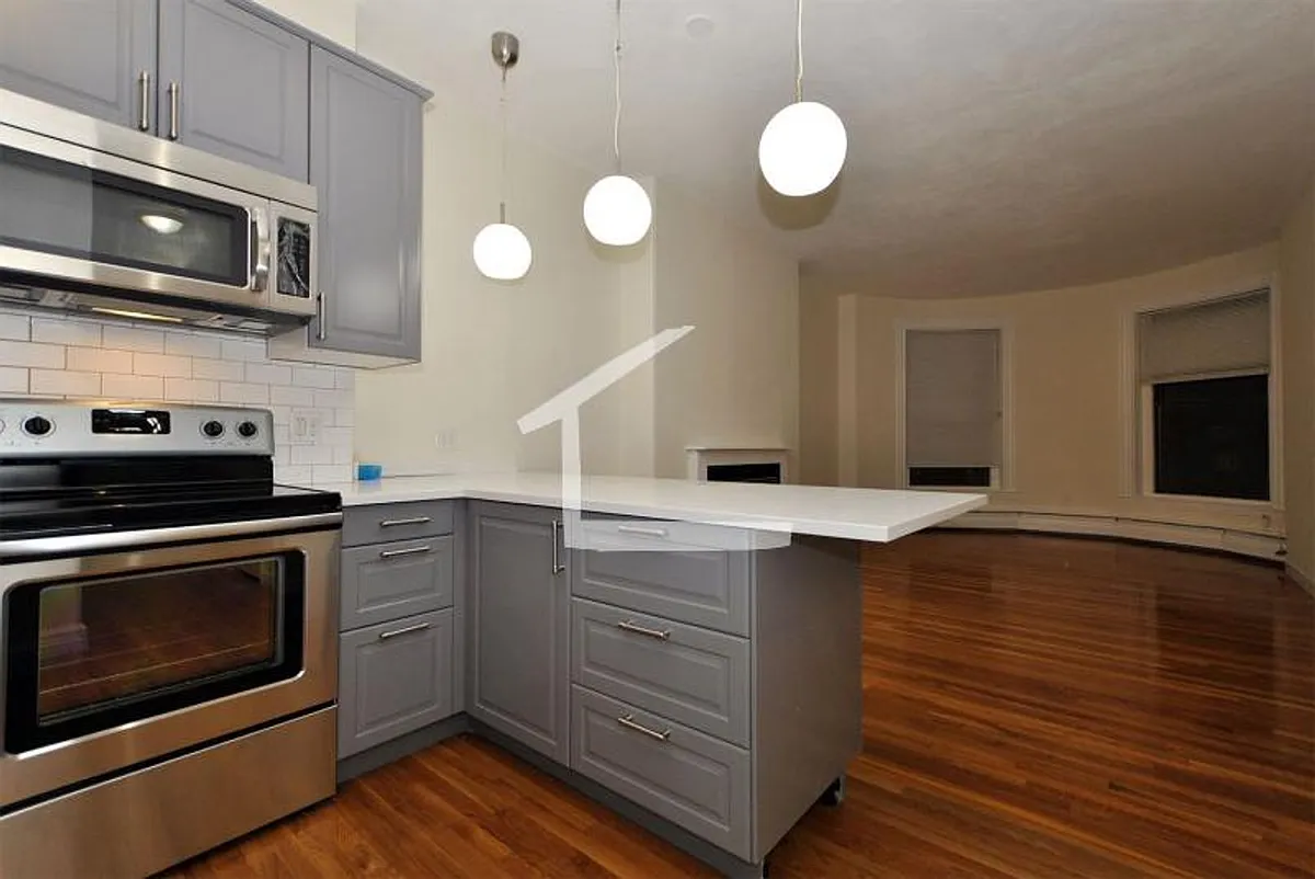 Building Photo - 823 Beacon St #6