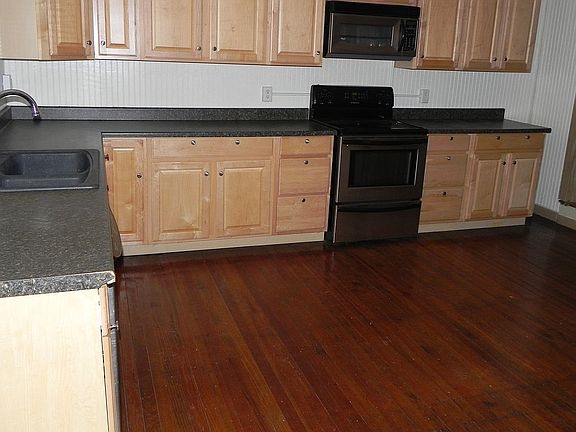 4th image of 106 E Antietam St