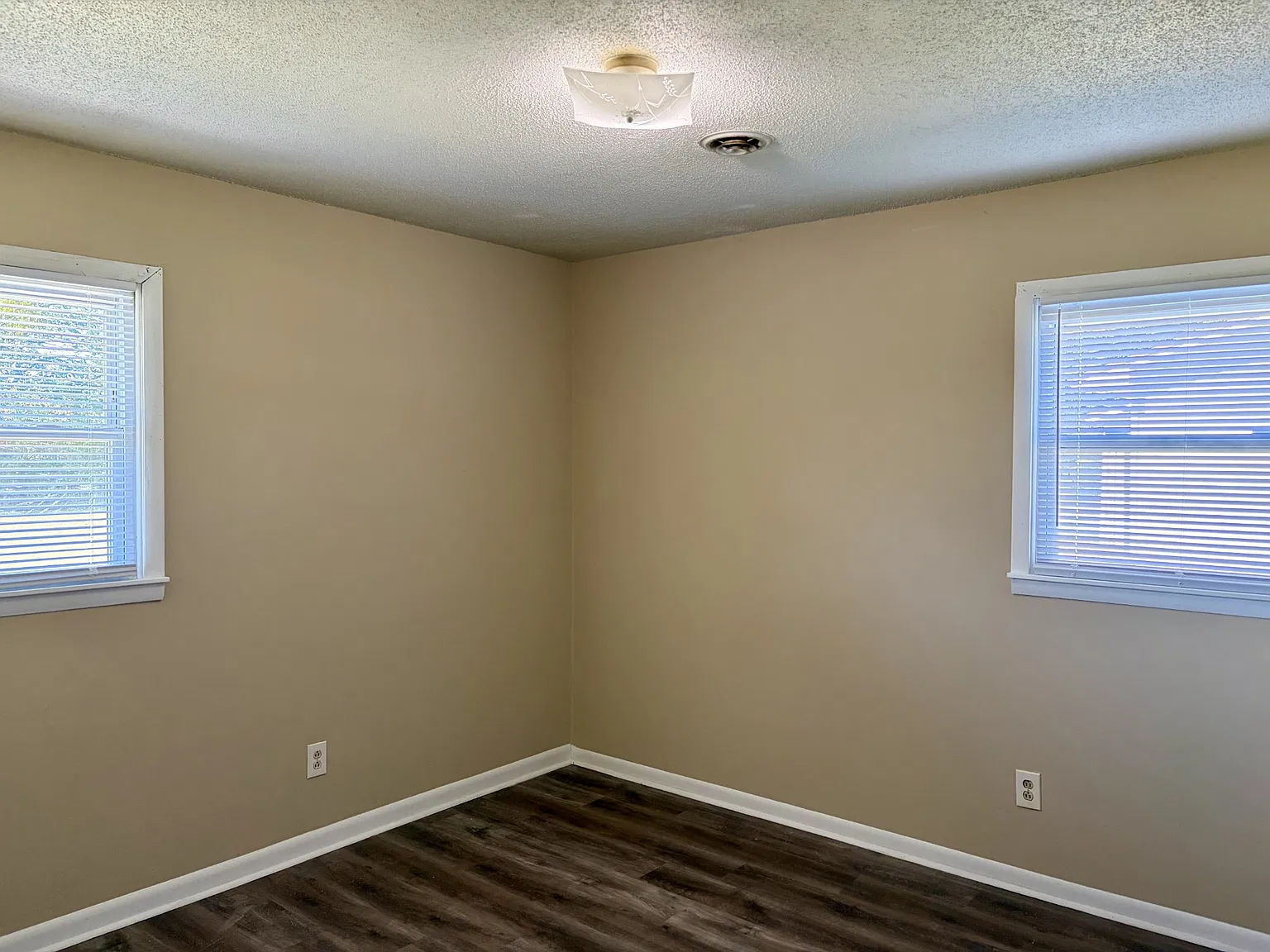 2 bed, 1.0 bath, 832 sqft, $950 — Photo 4