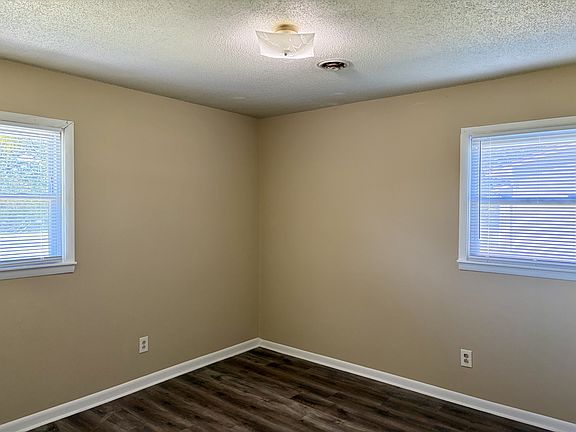 4th image of 172 Powell Dr
