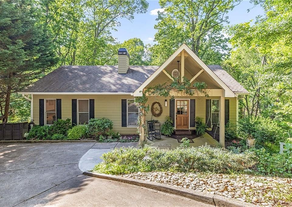 1st image of 765 Circle Dr