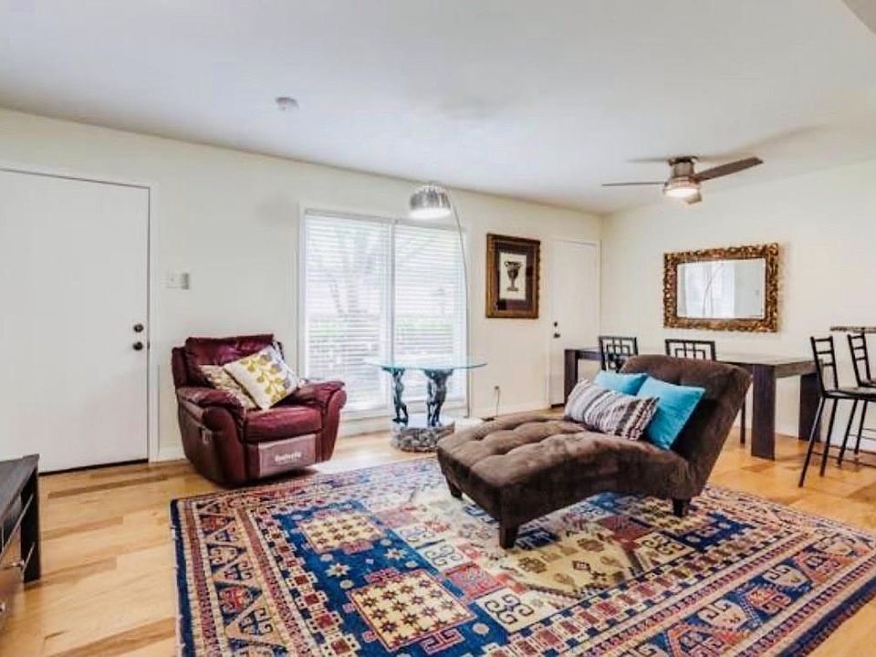 Fully remodeled 1 bedroom corner unit