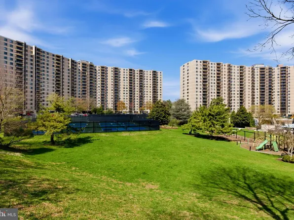 203 Yoakum Pkwy APT 906, Alexandria, VA 22304