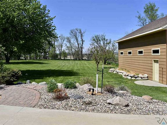 4th image of 26893 Sycamore Ave