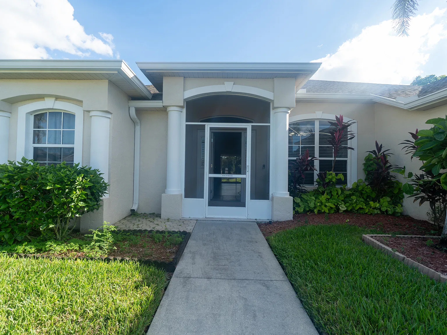 3 bed, 2.5 bath, 1798 sqft, $2,700 — Photo 2
