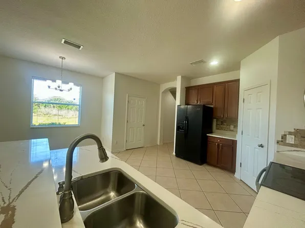 12805 Avelar Manor Pl, Riverview, FL 33578