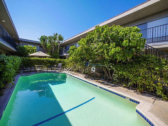 4th image of 14220.5 Burbank Blvd #212
