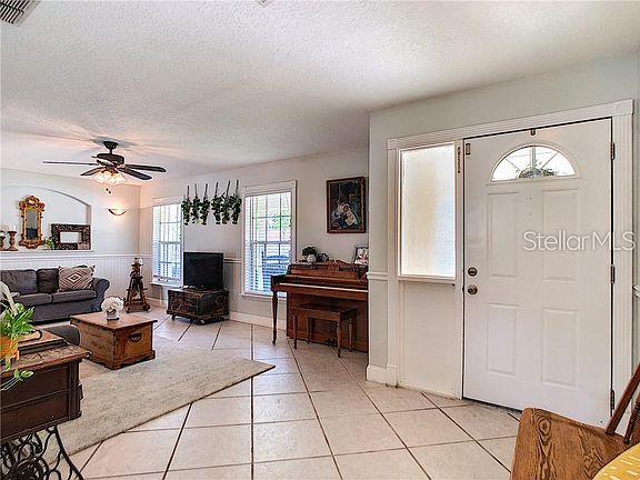 4th image of 1340 Prince Philip Dr