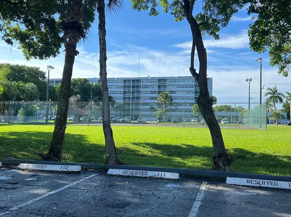 701 NW 214th St #2/2, Miami, FL 33169