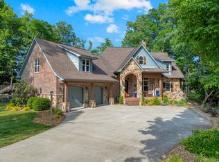 101 Canary Ln, Estill Springs, TN 37330