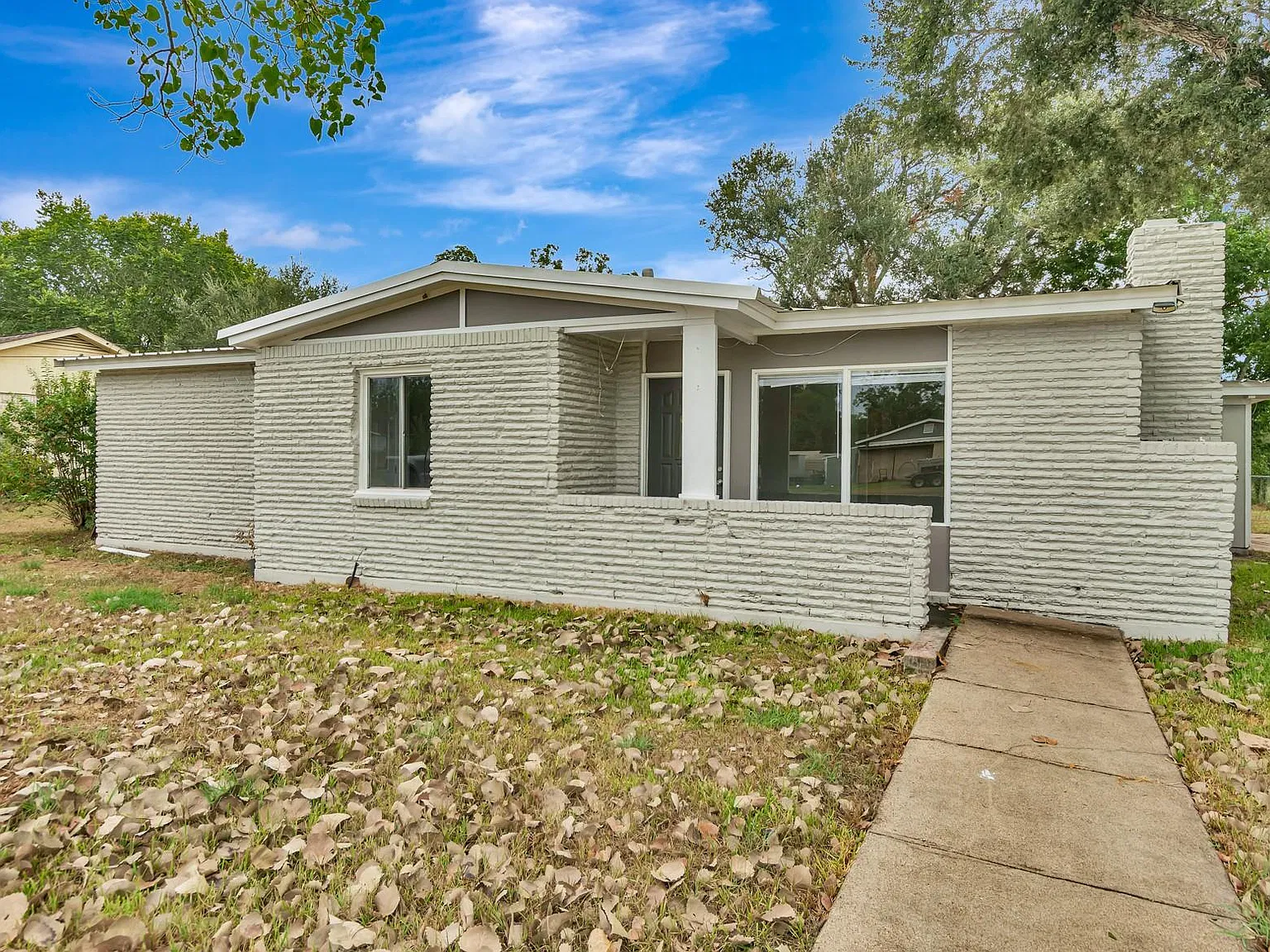 3 bed, 2.0 bath, 1411 sqft, $1,500 — Photo 1