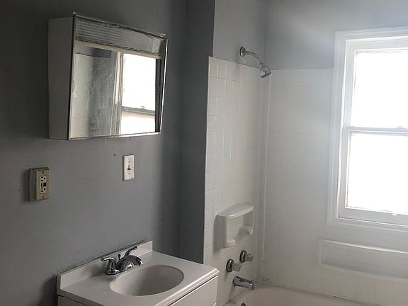 3rd image of 265 McLennan Ave