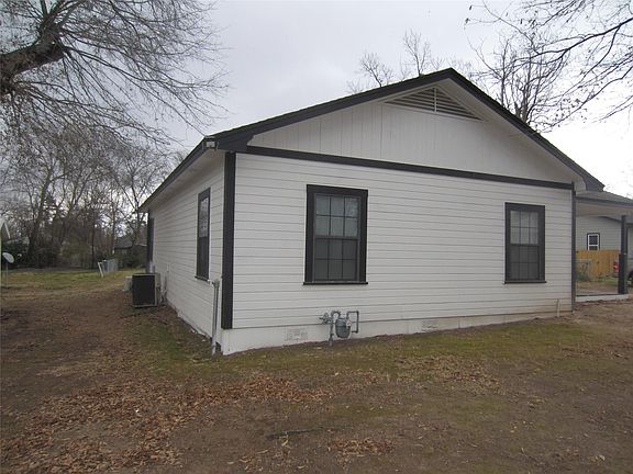 2nd image of 120 Goodman St