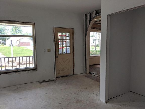 5th image of 318 S Clay St
