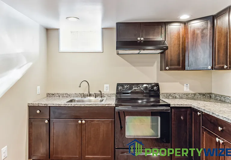 516 Beaumont Ave #B — Photo 5