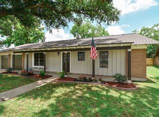 2806 E Poplar Ave, Victoria, TX 77901