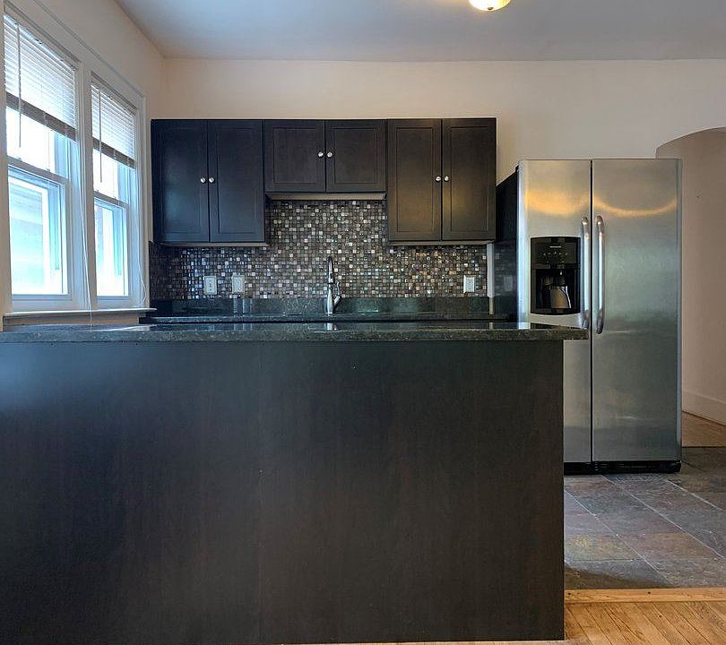 1st image of 837 Beaconsfield Ave APT 2S