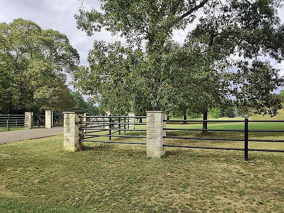 2nd image of 26350 Hunters Ridge Rd