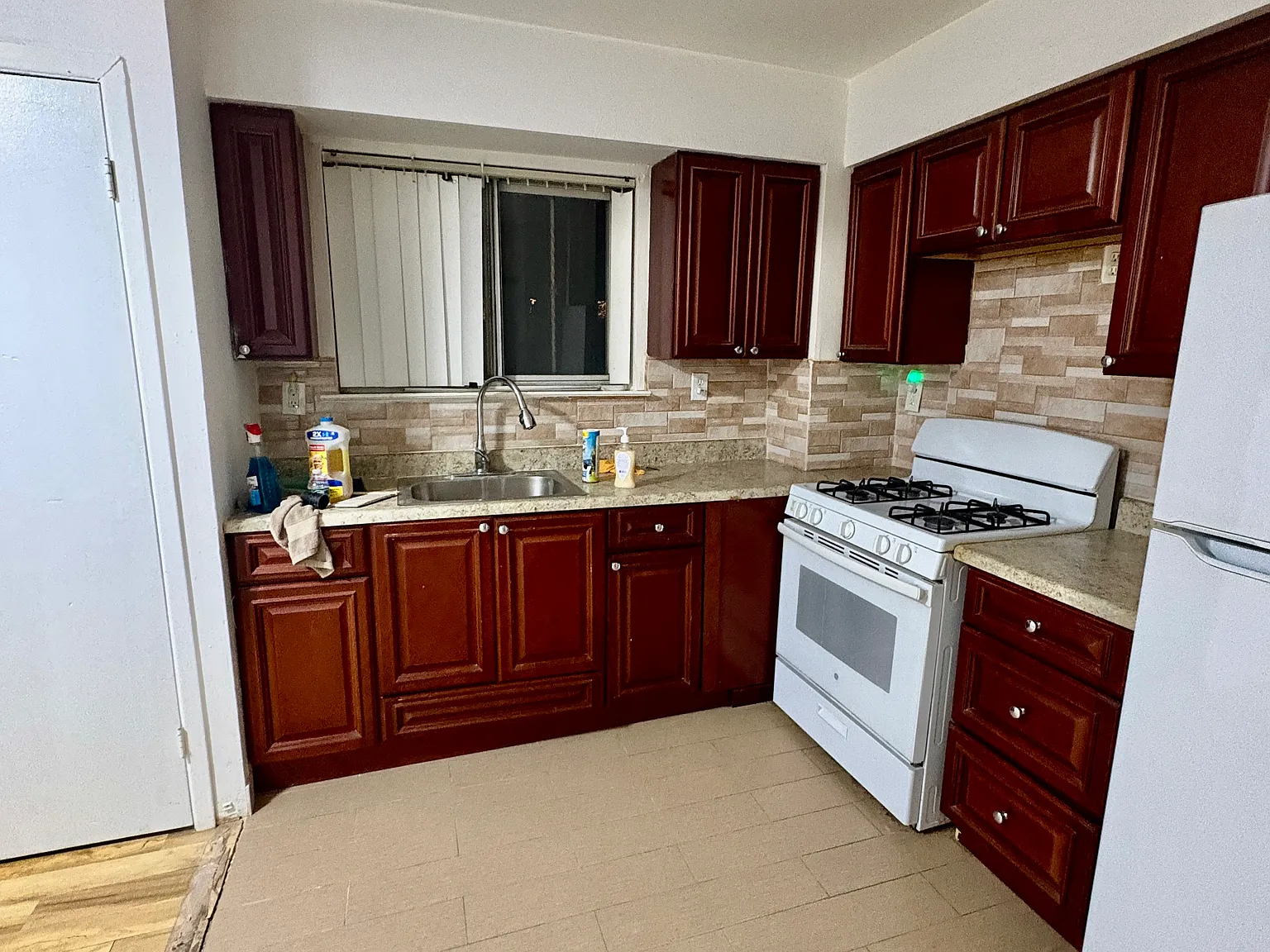 3 bed, $2,800 — Photo 1