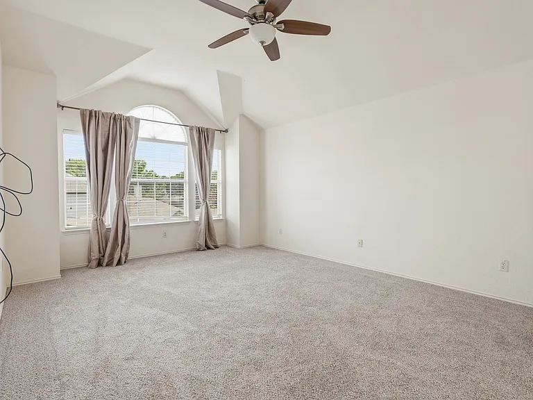 724 Pine Lakes Dr — Photo 24