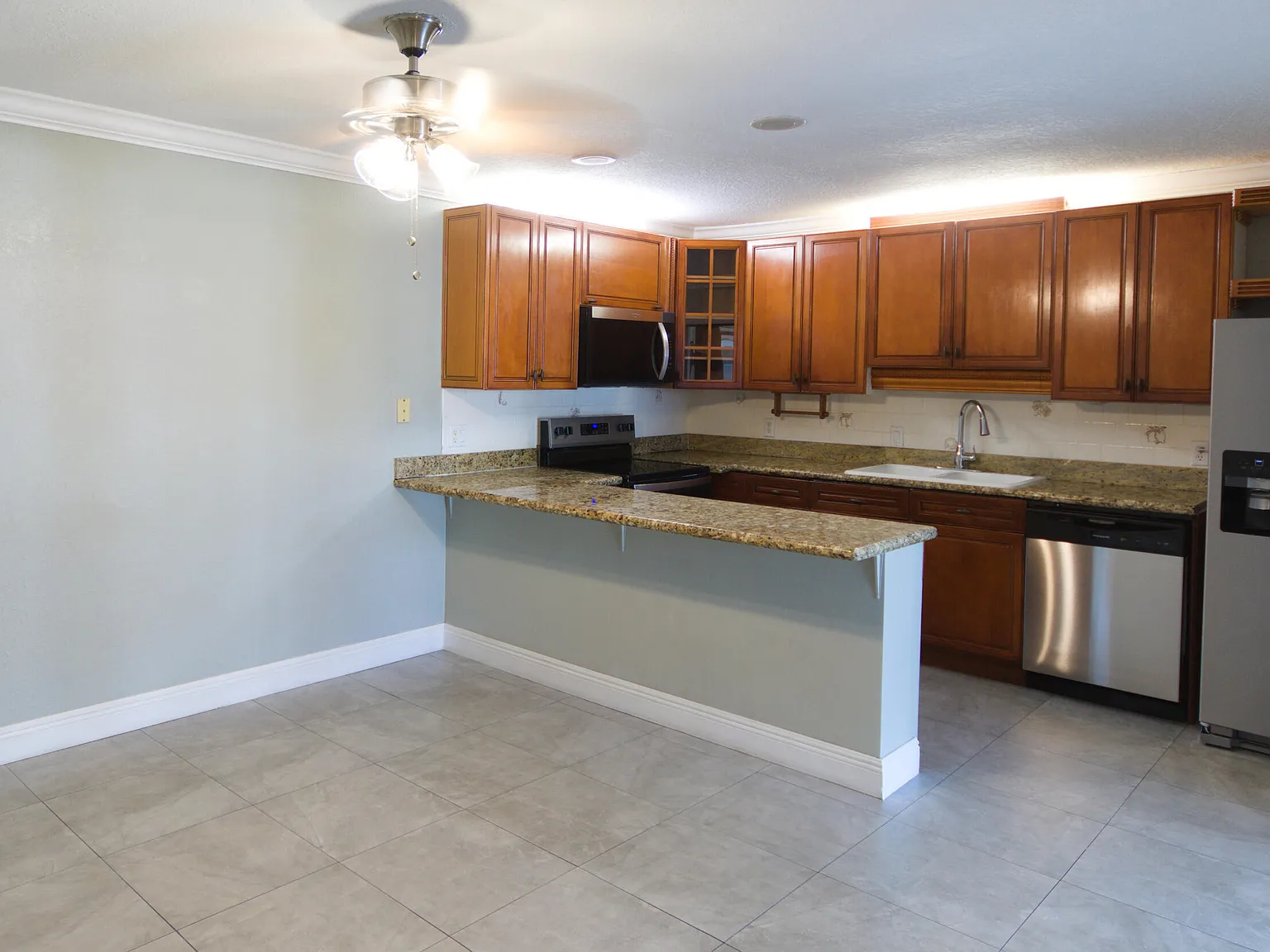 2 bed, 2.5 bath, 1400 sqft, $2,300 — Photo 3