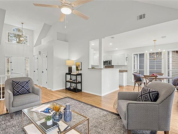 5th image of 2841 Royal Blf