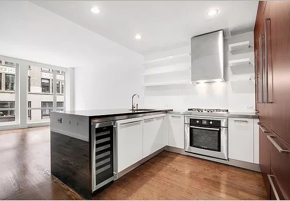 4th image of 133 W 22nd St APT 3D