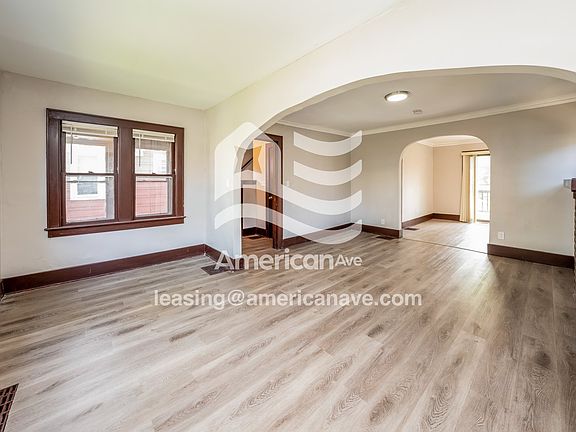 1385520_004_living_room_13735376.jpg
