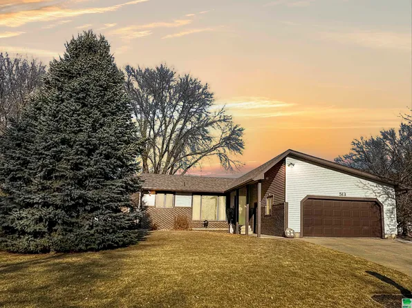 513 Apollo Rd, Hinton, IA 51024