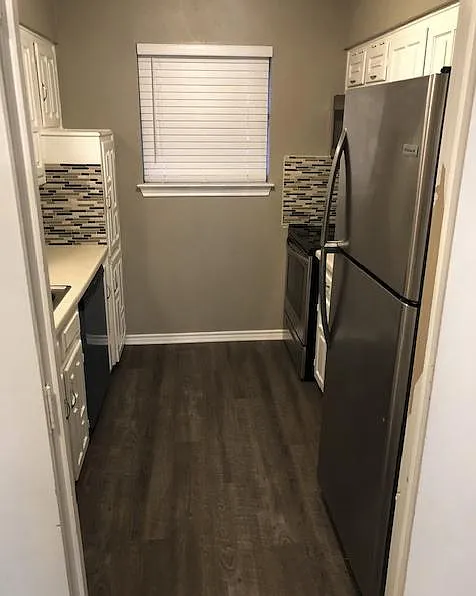 Beautifully updated kitchen - 1806 Camelot Cv #1806