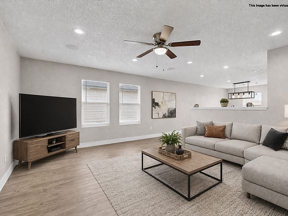 3rd image of 124 Sandlewood Dr