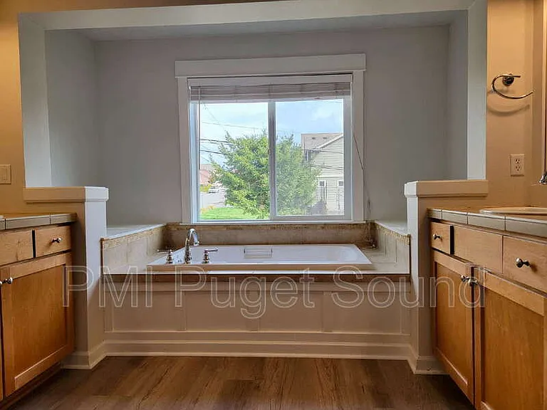 576 Mount Baker Pl NE — Photo 17