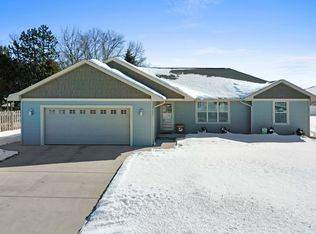 1521 Pintail St, Green Bay, WI 54311