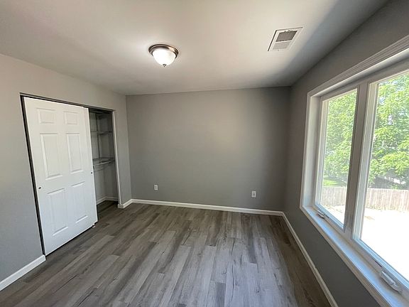 4th image of 100 Timber Hill Dr