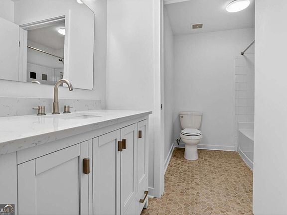 4th image of 800 Peachtree St NE APT 2104