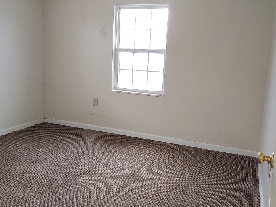 2nd image of 127 Douglas Ave APT 5
